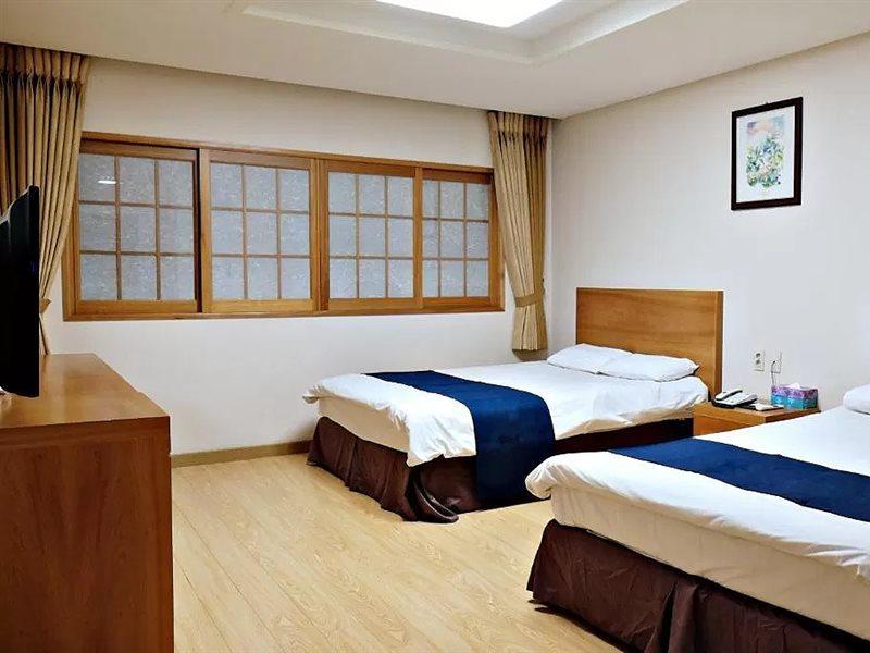 Jeju Parkside Tourist Hotel Buitenkant foto