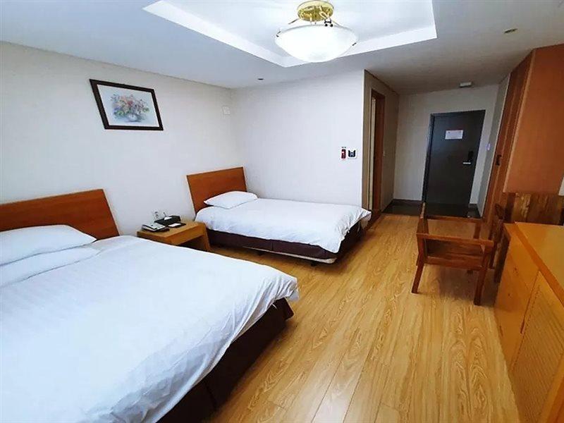 Jeju Parkside Tourist Hotel Buitenkant foto