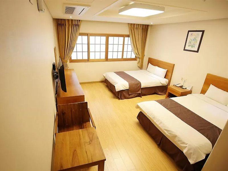 Jeju Parkside Tourist Hotel Buitenkant foto