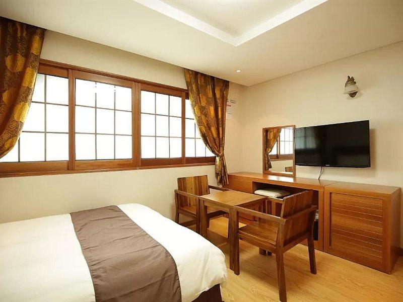 Jeju Parkside Tourist Hotel Buitenkant foto