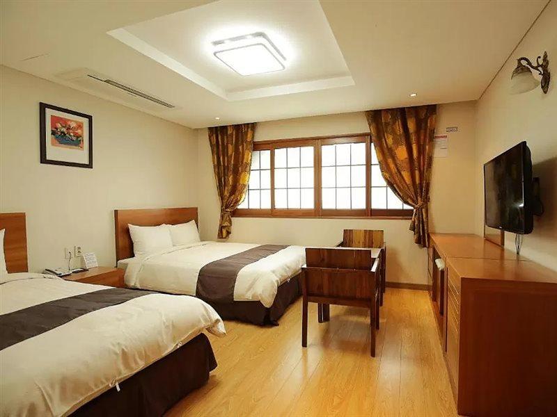 Jeju Parkside Tourist Hotel Buitenkant foto