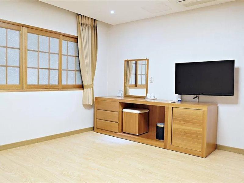 Jeju Parkside Tourist Hotel Buitenkant foto