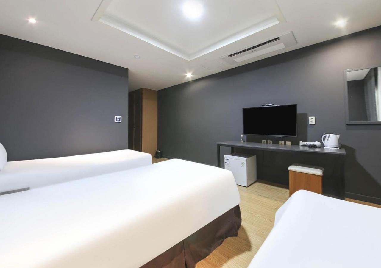 Jeju Parkside Tourist Hotel Buitenkant foto