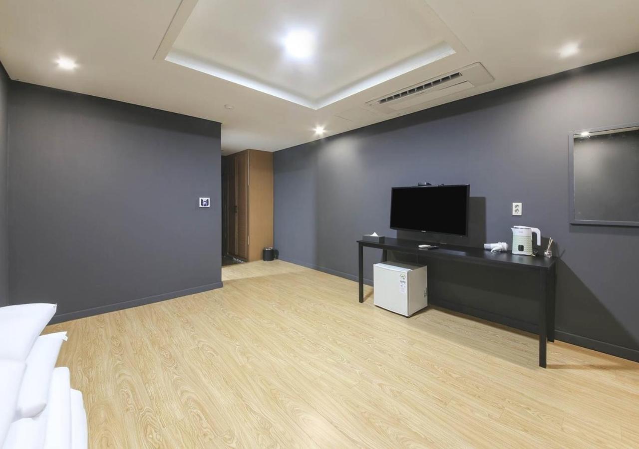 Jeju Parkside Tourist Hotel Buitenkant foto