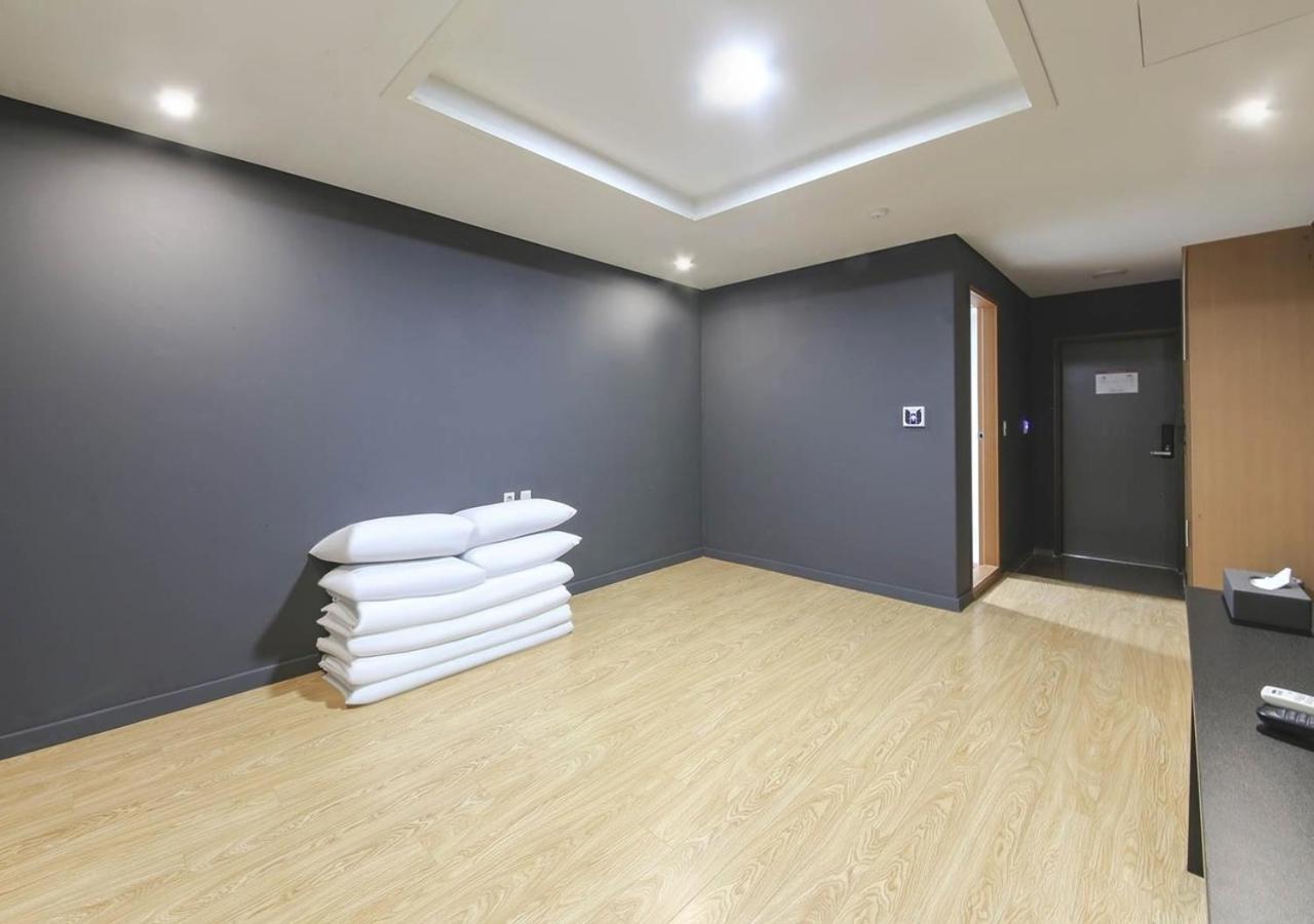 Jeju Parkside Tourist Hotel Buitenkant foto