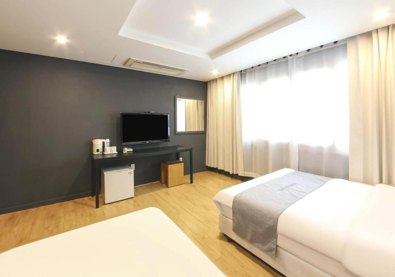Jeju Parkside Tourist Hotel Buitenkant foto