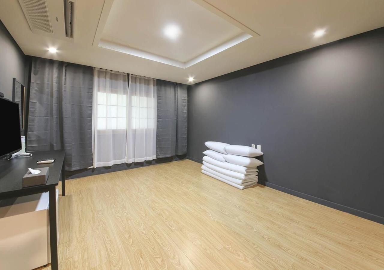 Jeju Parkside Tourist Hotel Buitenkant foto