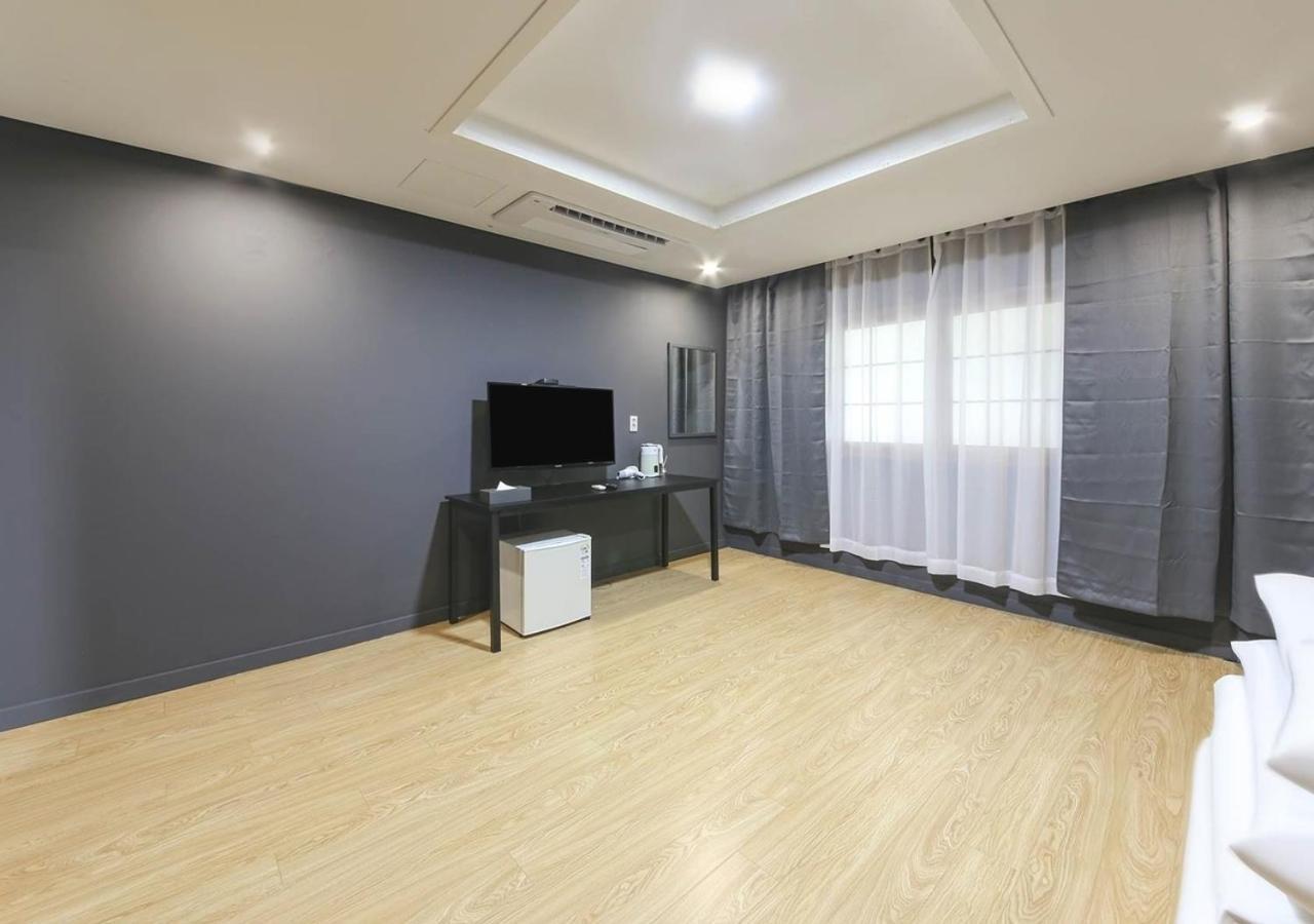 Jeju Parkside Tourist Hotel Buitenkant foto